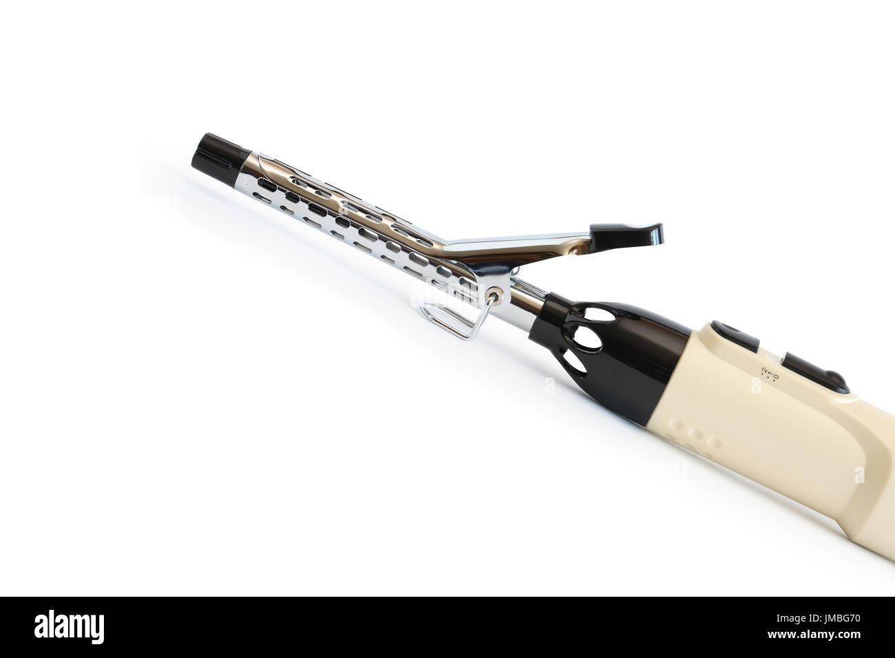Primo piano della moderna tenaglie di curling su sfondo bianco. Isolato con tracciato di ritaglio Foto Stock