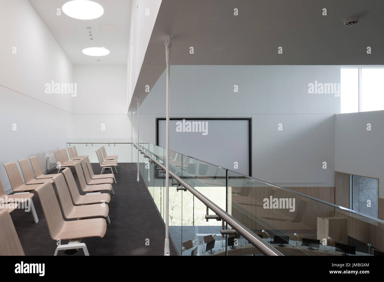Galleria pubblica in camera di consiglio. Roscommon County Council Civic Offices, Roscommon, Irlanda. Architetto: ABK, 2016. Foto Stock
