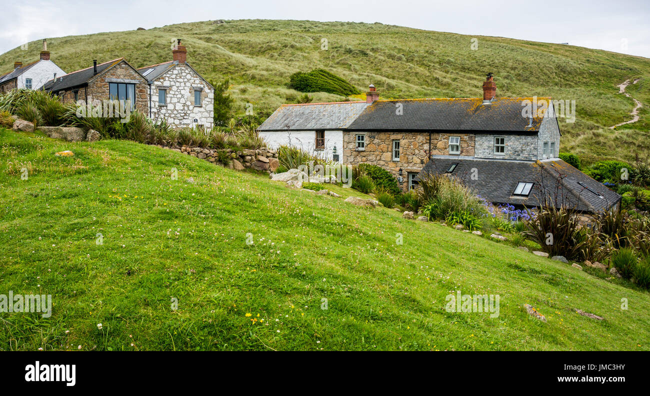 Vecchio cottage in pietra nelle colline della campagna in Cornovaglia, England, Regno Unito Foto Stock
