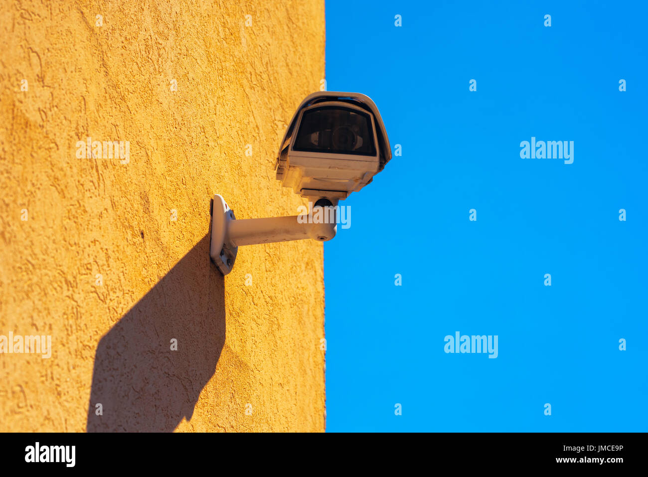 La protezione CCTV telecamera per esterni di monitoraggio dello spazio Foto Stock