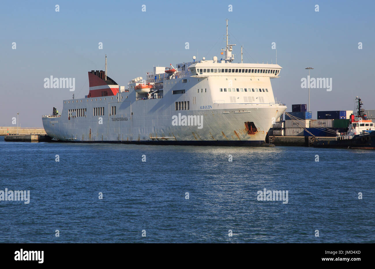 Trasmediterranea nave traghetto Albayzin, nel porto di Cadiz, Spagna Foto  stock - Alamy