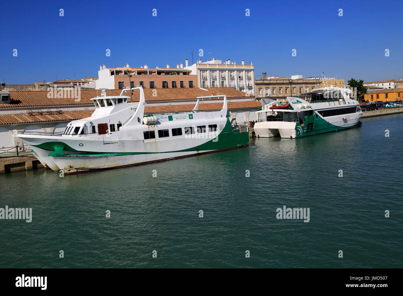 Per i passeggeri dei traghetti nel porto di barche Cataraman Bahia, servizio quayside a Puerto de Santa Maria de, la provincia di Cadiz Cadice, Spagna Foto Stock