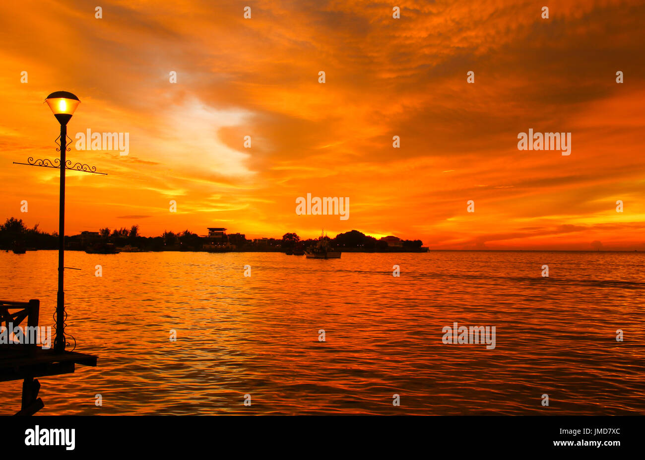 Tramonti mozzafiato e drammatici sky in Kota Kinabalu, Malaysia Foto Stock