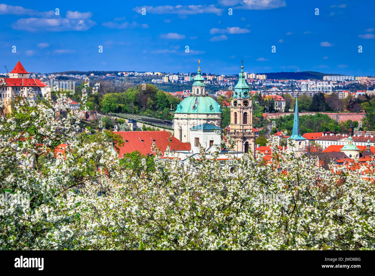 Europa, Repubblica Ceca, Cechia, Praga, Praha, UNESCO, Petrin, Panorama, la chiesa di San Nicola, Kostel Svateho Mikulase, Svaty Mikulas,Mala Strana Foto Stock