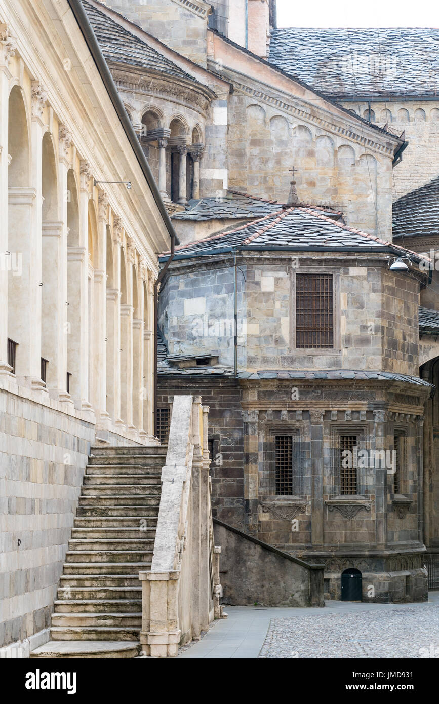 Dettagli architettonici degli edifici della Città Alta, l'area della città vecchia di Bergamo nel Nord Italia Foto Stock