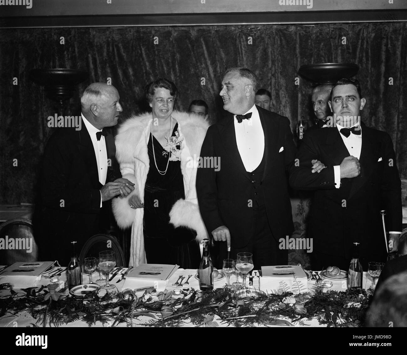 Postmaster Generale James A. Farley, First Lady Eleanor Roosevelt e U.S. Il presidente Franklin Roosevelt frequentando vittoria democratica la cena, Washington DC, USA, Harris & Ewing, 4 marzo 1937 Foto Stock