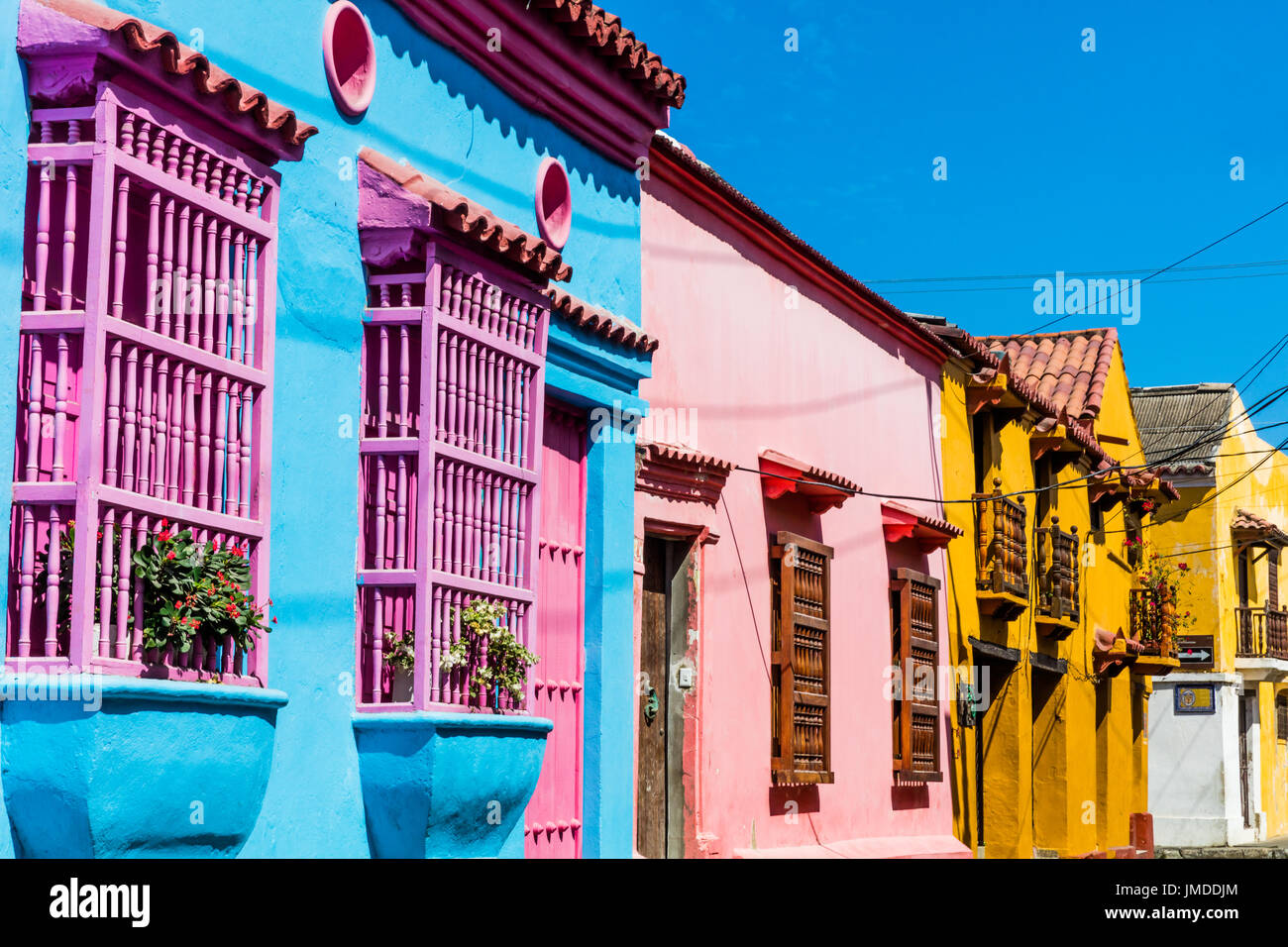 Colorate strade di Getsemani aera di Cartagena de Indias los Bolivar in Colombia Sud America Foto Stock