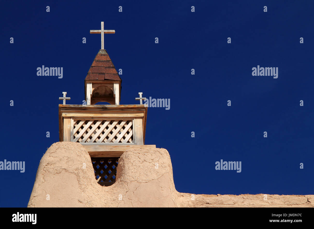 San Jose de Gracia chiesa cattolica a Las Trampas è una delle attrattive storiche lungo la panoramica strada elevata a Taos nella parte nord del New Mexico Foto Stock