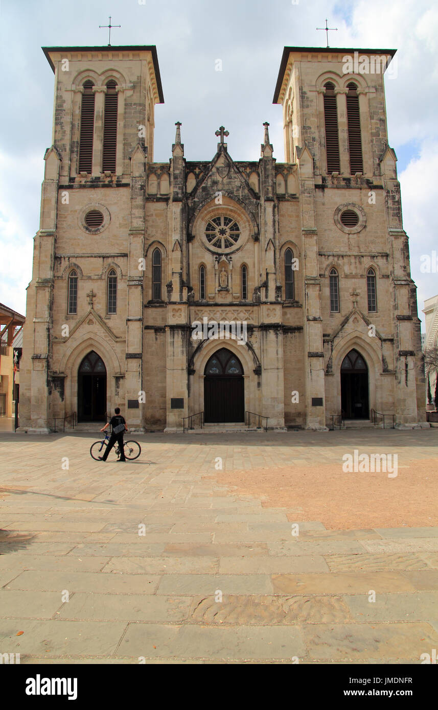 L'elegante San Fernando cattedrale è un importante punto di sosta per coloro che desiderano apprezzare la ricca storia religiosa di San Antonio, Texas Foto Stock