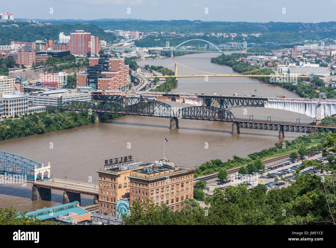 Fiume Monongahela e Quartiere Uptown, Pittsburgh Foto Stock