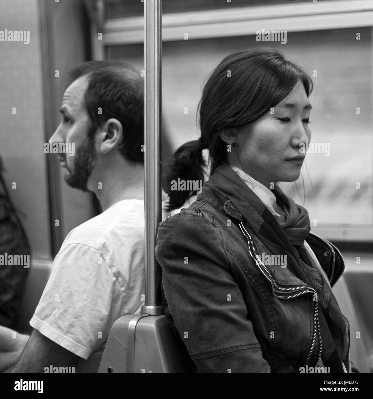 I passeggeri della metropolitana di New York City. Foto Stock