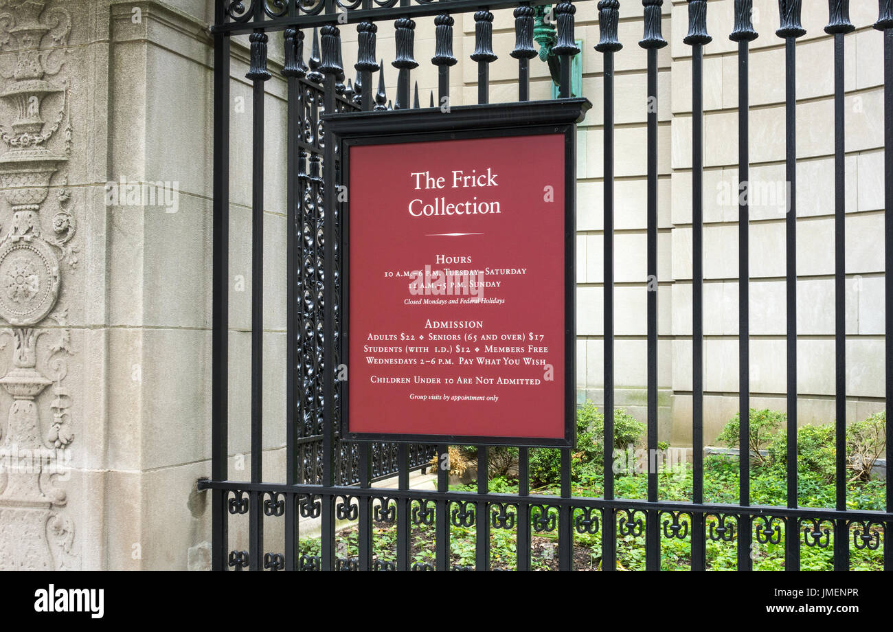 Segno esposto al di fuori del Henry Clay Frick House che ospita la Collezione Frick sulla Upper East Side di New York City Foto Stock