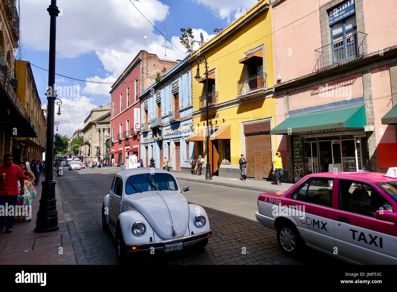 Scena di strada con CDMX taxi, Centro Historico, la storica città del Messico. Foto Stock