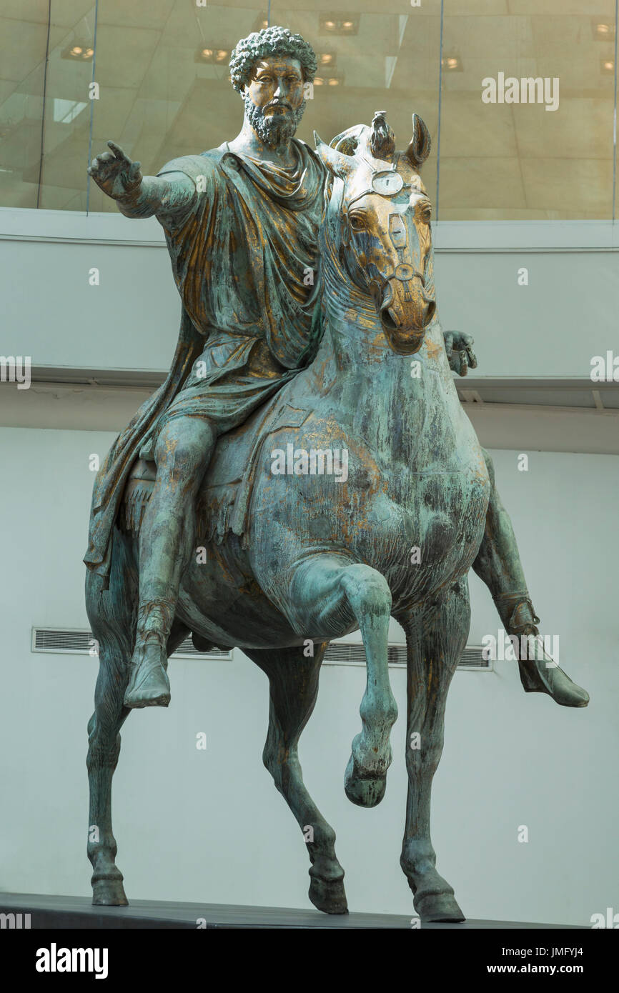 Roma, Italia. Il Museo Capitolino. Statua equestre di Marco Aurelio. Il centro storico di Roma è un sito Patrimonio Mondiale dell'UNESCO. Foto Stock