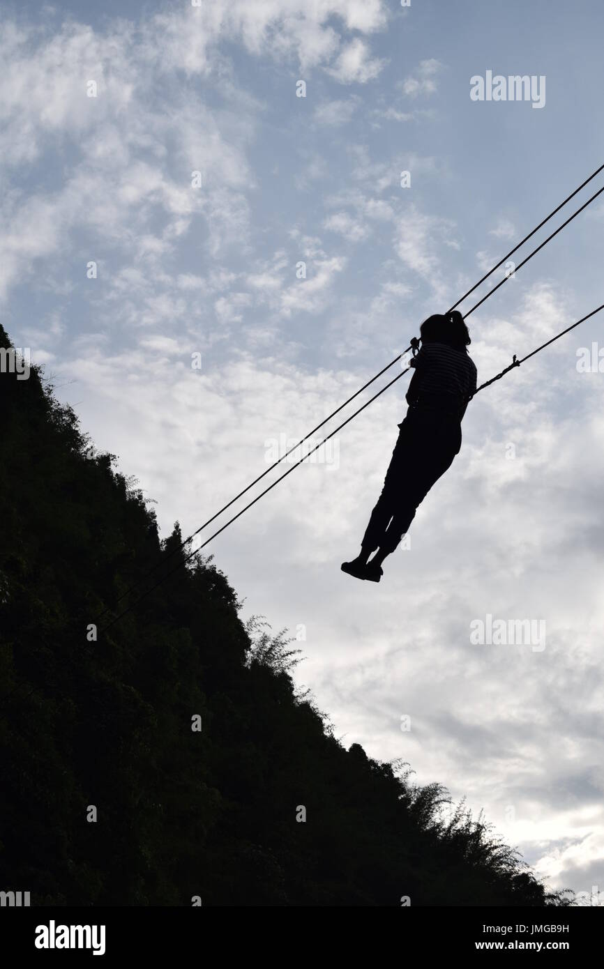 Viaggi e provare diversi sport, non importa quanto u fare loro..la sua ancora non abbastanza! L anima vuole di più e di più. Foto Stock