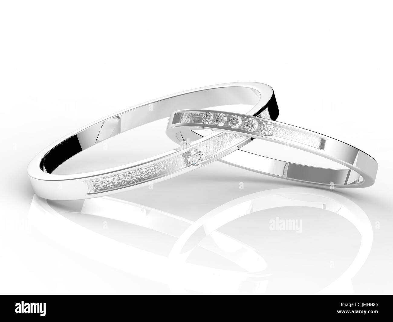 Platino anelli di nozze su sfondo bianco Foto Stock