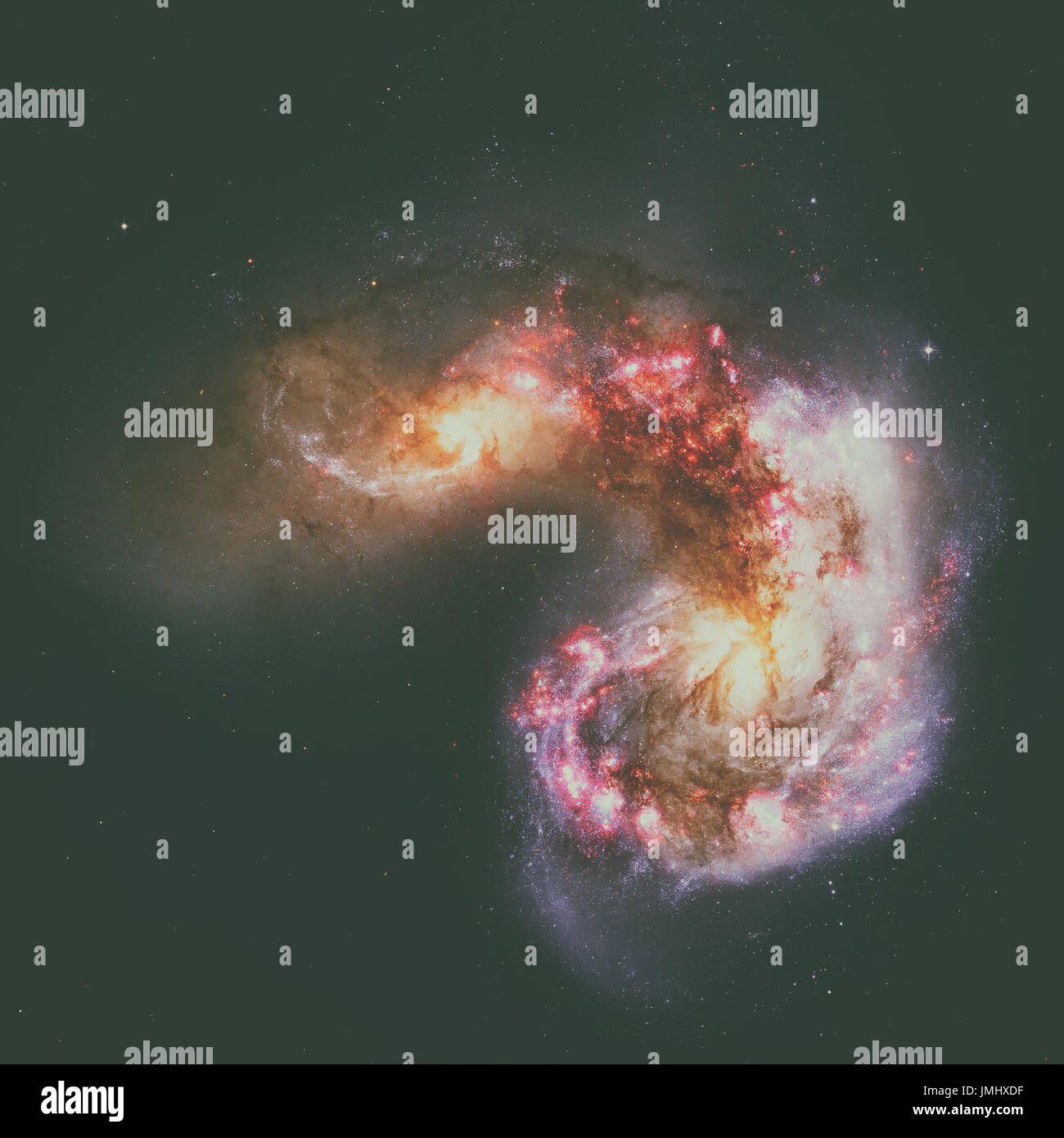 Le antenne galassie o NGC 4038 o NGC 4039 stanno subendo una collisione galattica. Si trova nella costellazione Corvus. Gli elementi di questa immagine arredare Foto Stock
