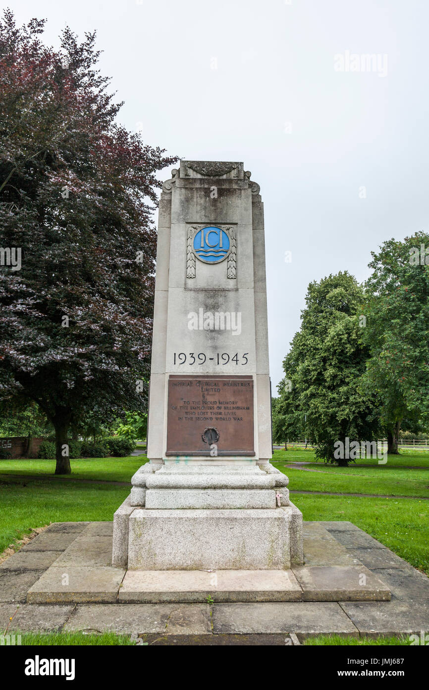 Memoriale di guerra in Billingham,l'Inghilterra,UK, per gli ex dipendenti di ICI che è morto nella Seconda guerra mondiale. Foto Stock