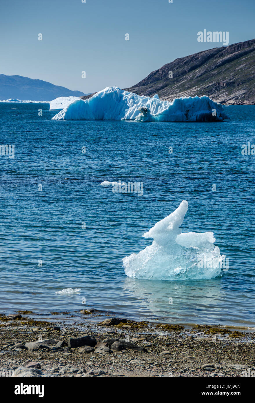 A forma di papera iceberg nei pressi di un ghiacciaio in Groenlandia Foto Stock