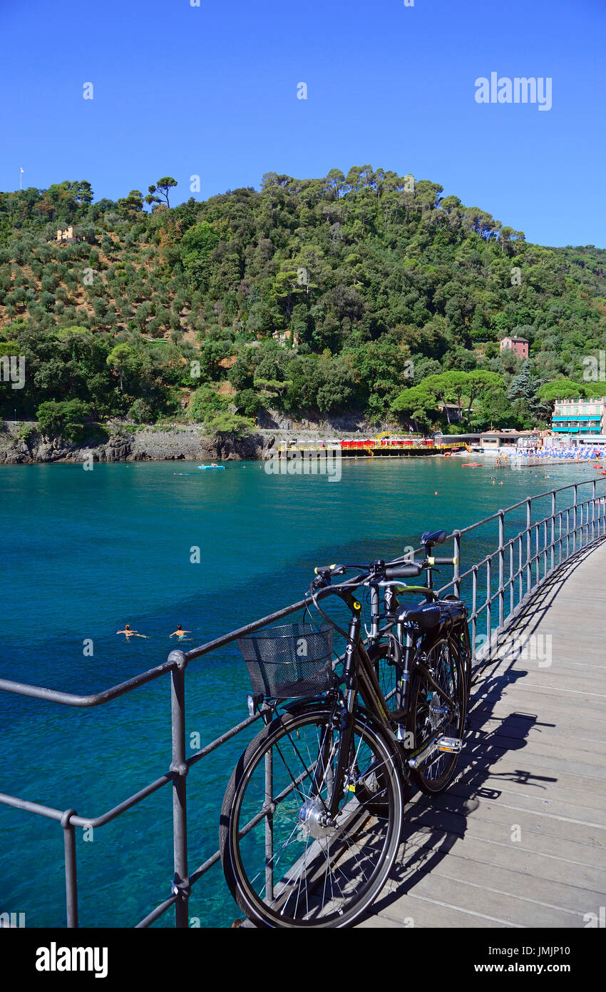 Una vista sulla baia di Paraggi, Portofino Liguria, Italia Foto Stock