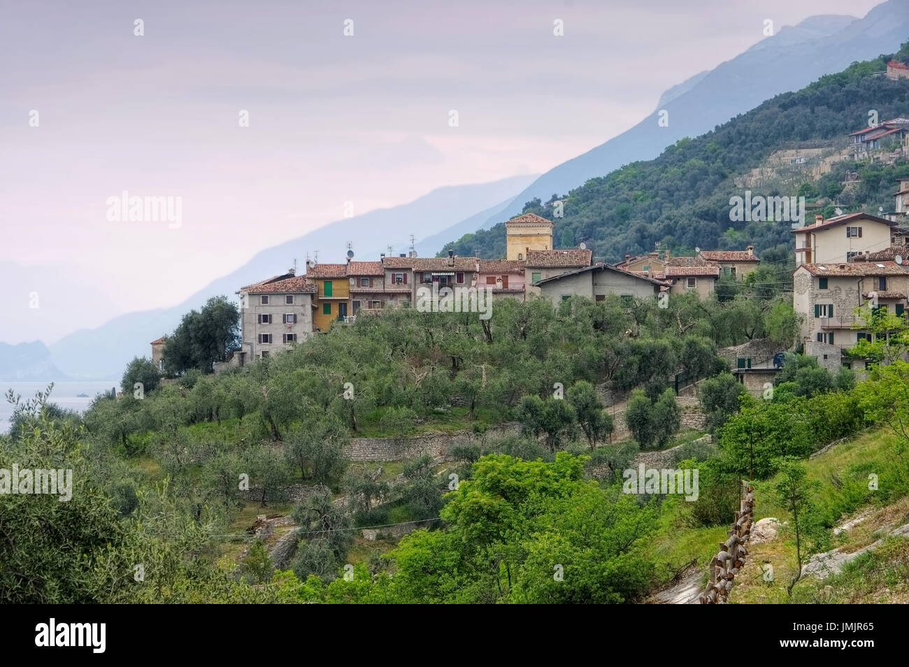 Biaza piccolo villaggio sul lago di Garda in Italia Foto Stock