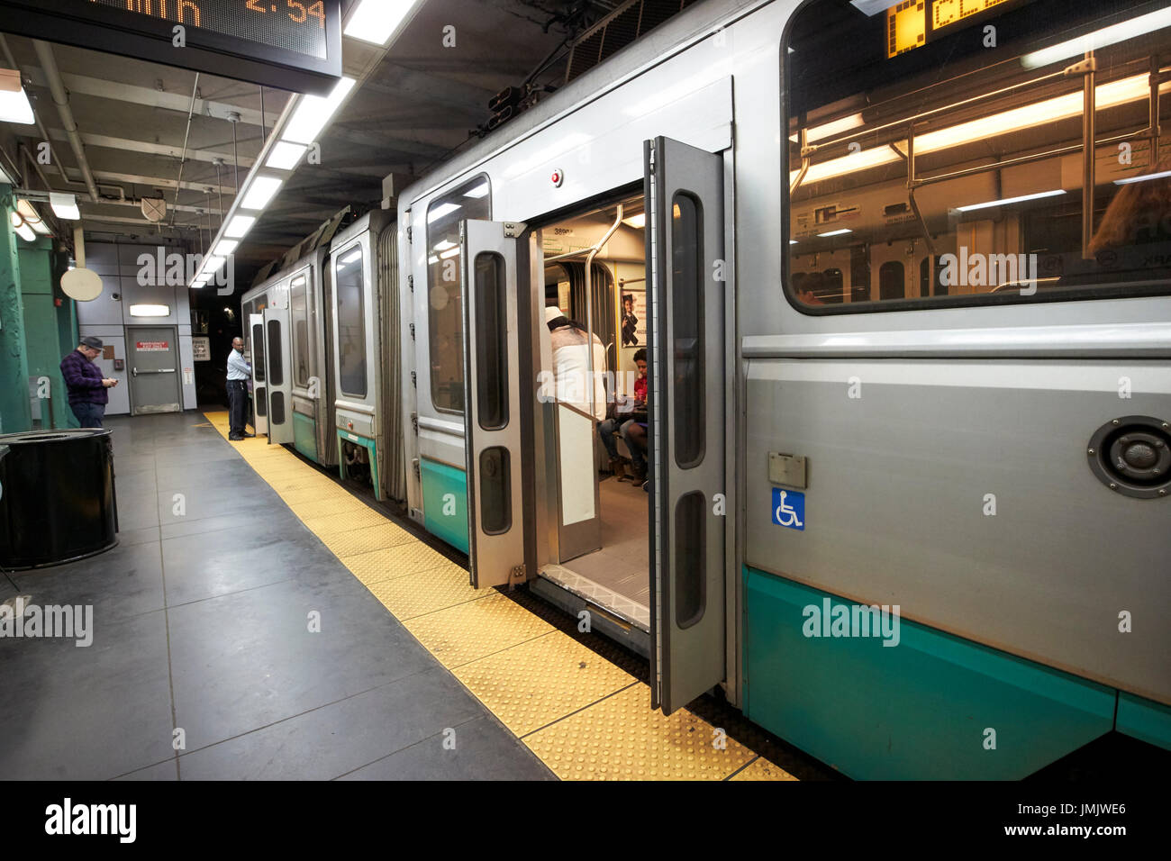 Boston MBTA metropolitana linea verde della stazione kenmore USA Foto Stock