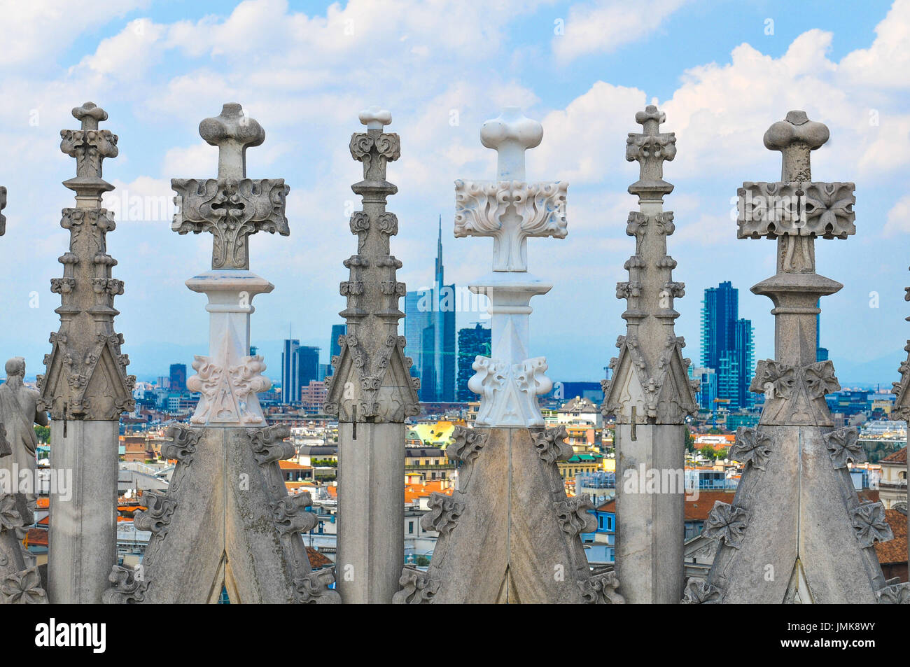 Vista aerea di Milano come si vede dal famoso Duomo di Milano in Italia Foto Stock