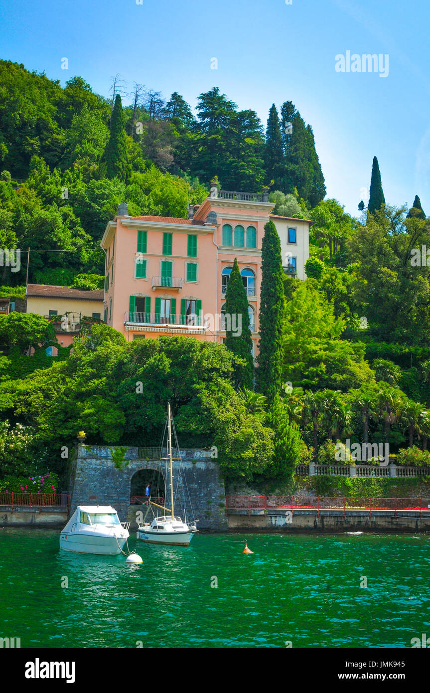 Vista della città di Varenna in Italia Foto Stock