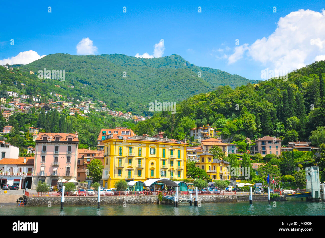 Vista della città di Varenna in Italia Foto Stock