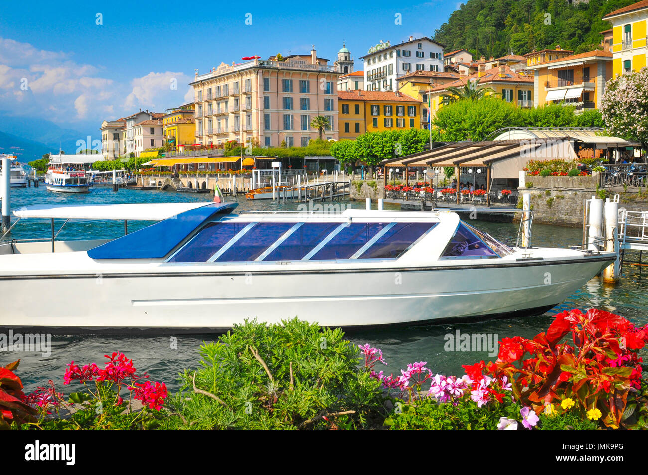 Bellagio, Italia - 29 Giugno 2016: Panorama del centro storico di Bellagio, famoso resort in riva al lago di Como in Lombardia, Italia Foto Stock