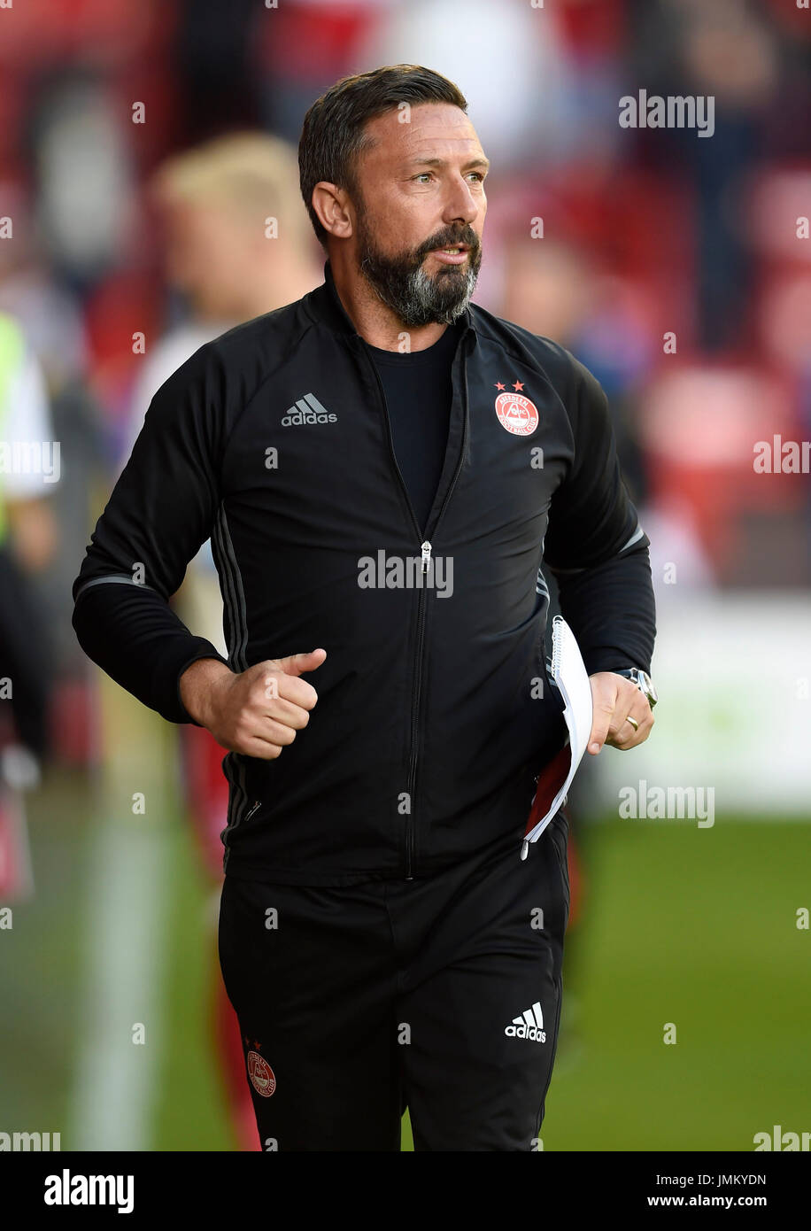 Aberdeen manager Derek McInnes corre all'area tecnica prima di kick off durante la UEFA Europa League qualifica Terzo Round, la prima gamba corrispondono a Pittodrie Stadium, Aberdeen. Stampa foto di associazione. Picture Data: giovedì 27 luglio, 2017. Vedere PA storia SOCCER Aberdeen. Foto di credito dovrebbe leggere: Ian Rutherford/PA FILO Foto Stock