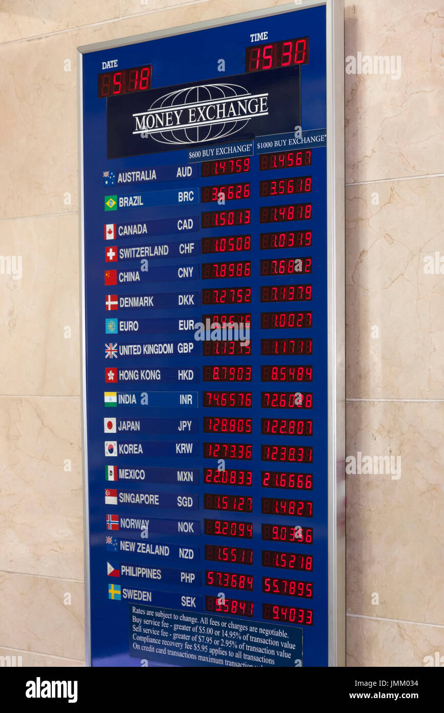 Denaro tasso di cambio bordo nella città di New York, New York, Stati Uniti d'America. Foto Stock