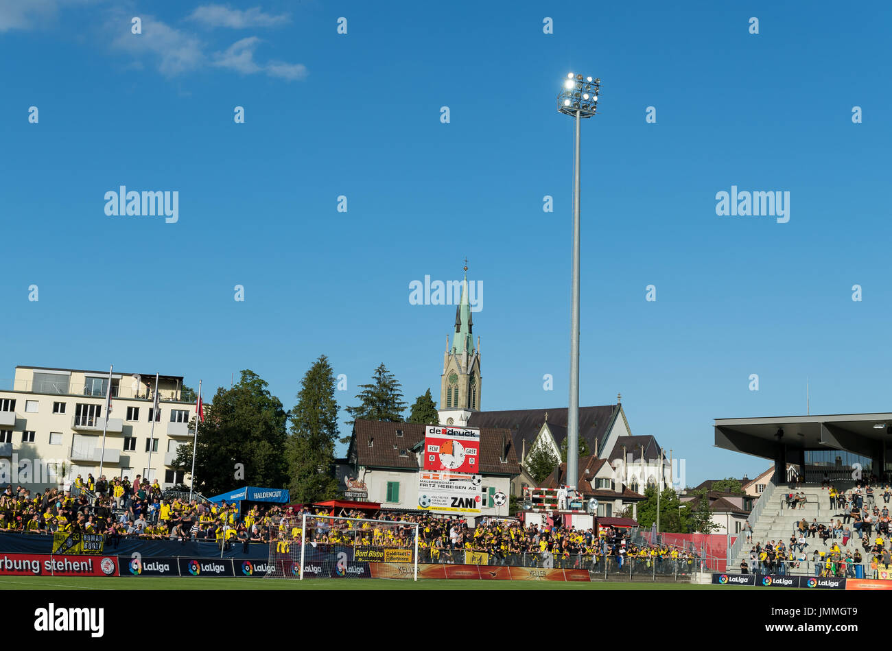 Winterthur, Svizzera. 28 Luglio, 2017. Vista dello stadio durante il soccer test match tra Borussia Dortmund e RCD Espanyol de Barcelona a Winterthur, Svizzera, 28 luglio 2017. Foto: Guido Kirchner/dpa/Alamy Live News Foto Stock