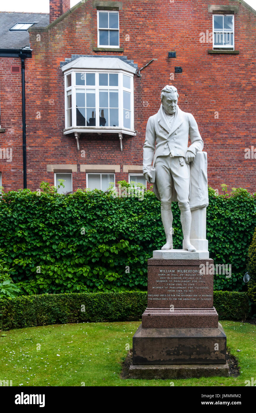 Statua di William Wilberforce nella motivazione della sua città natale, Wilberforce House, scafo. Vedere i dettagli nella descrizione. Foto Stock