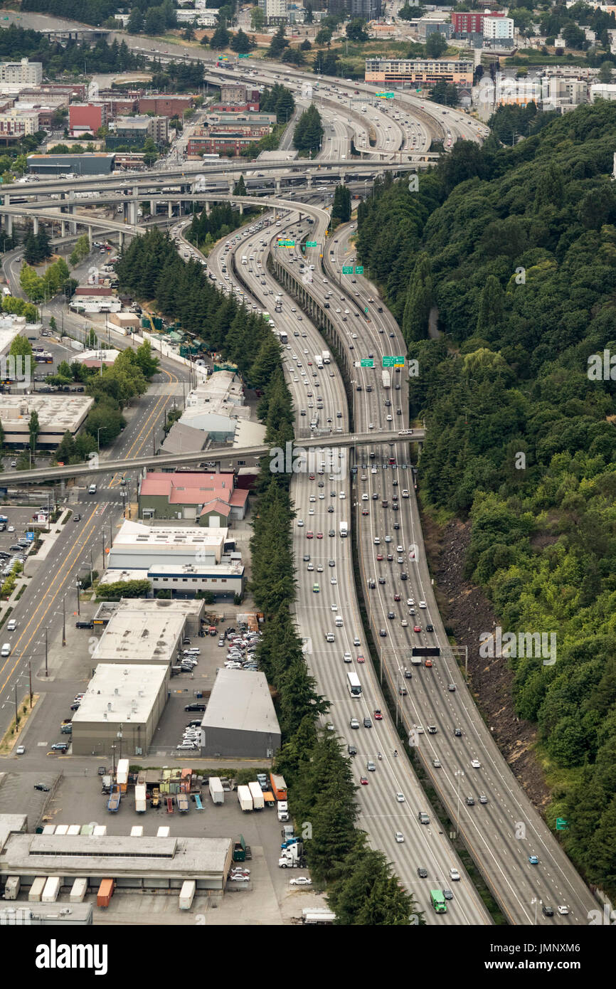 Vista della I-5 Interstate Highway che conduce alla I-90 interscambio, Seattle, nello Stato di Washington, USA Foto Stock