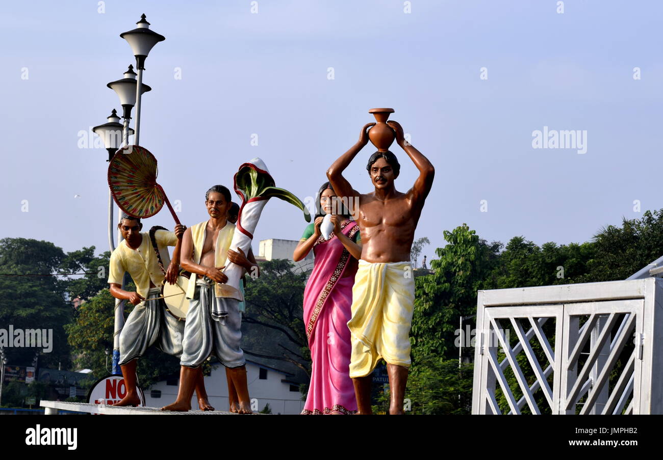 Il settimo giorno di durga puja,l'India - La giornata inizia con un rituale chiamato Kola Bou-le piante di banana moglie del dio Ganesha,portato da un fiume nelle vicinanze Foto Stock