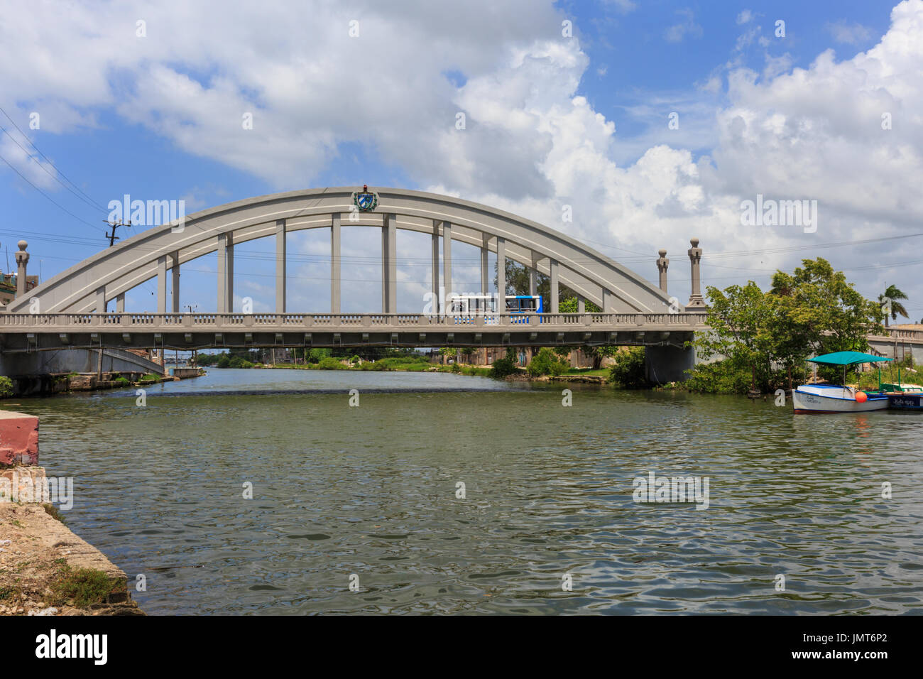 Ponte in acciaio sul Rio San Juan River a Calle 298, Matanzas, Cuba Foto Stock