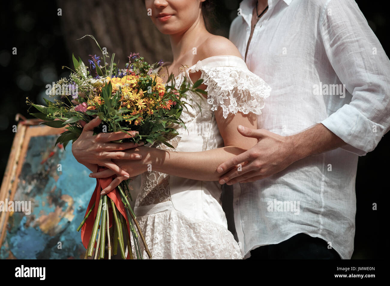 Decorazioni per matrimoni in stile Boho, composizioni floreali, decorato tavolo in giardino. Foto Stock