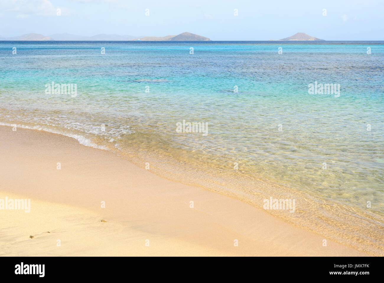 Spiaggia di sabbia da Mango Bay, Virgin Gorda Isola, Isole Vergini Britanniche, Mar dei Caraibi Foto Stock