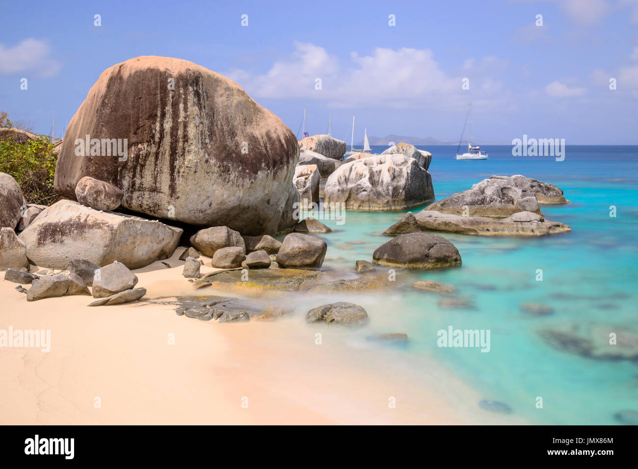 Alloggiamento molla con boulder dai bagni, bagni, Molla Bay, Virgin Gorda Isola, Isole Vergini Britanniche, Mar dei Caraibi Foto Stock