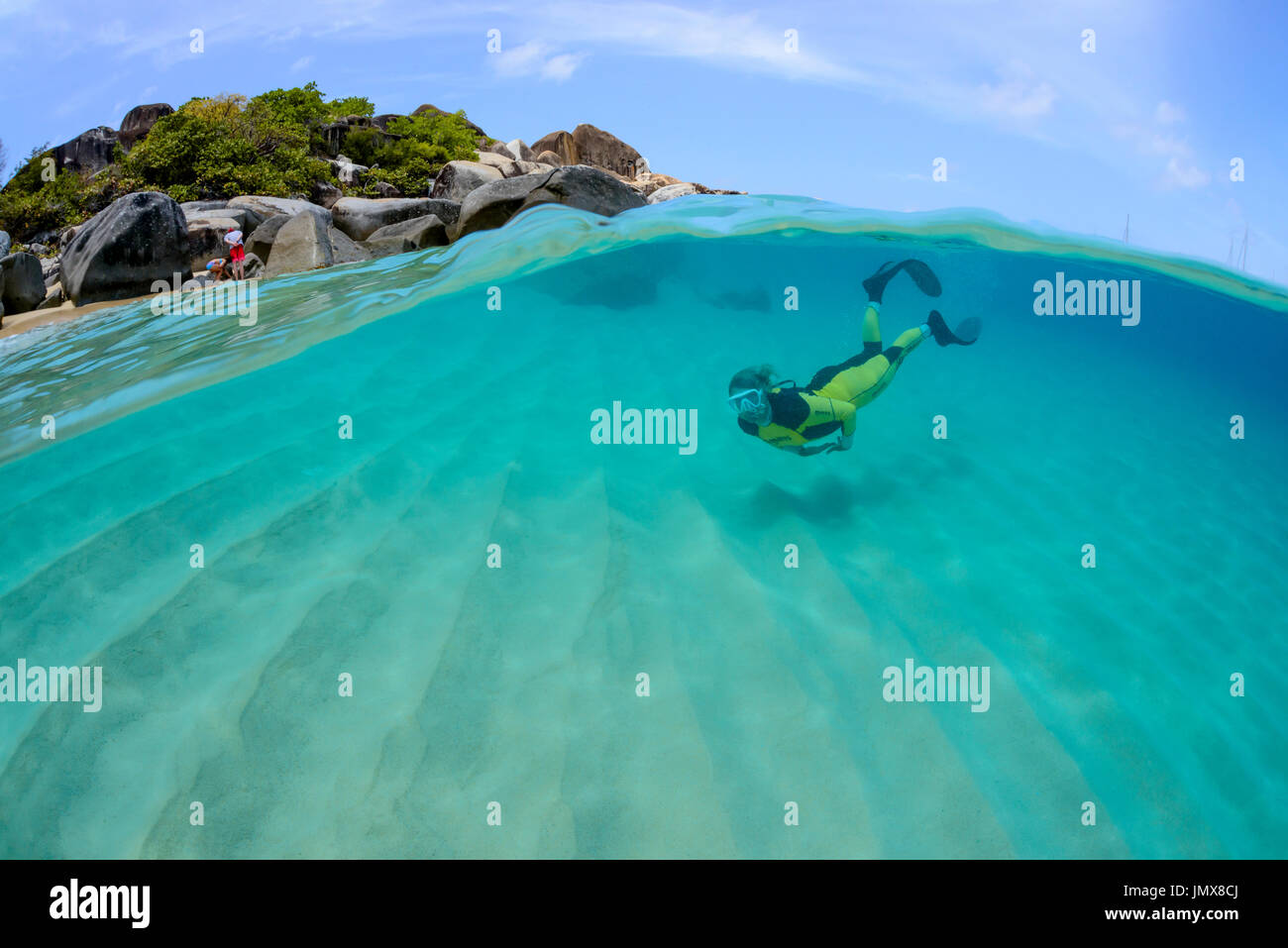 I bagni, Splitlevel con snorkeler e bloulder, bagni, Virgin Gorda Isola, Isole Vergini Britanniche, Mar dei Caraibi Foto Stock