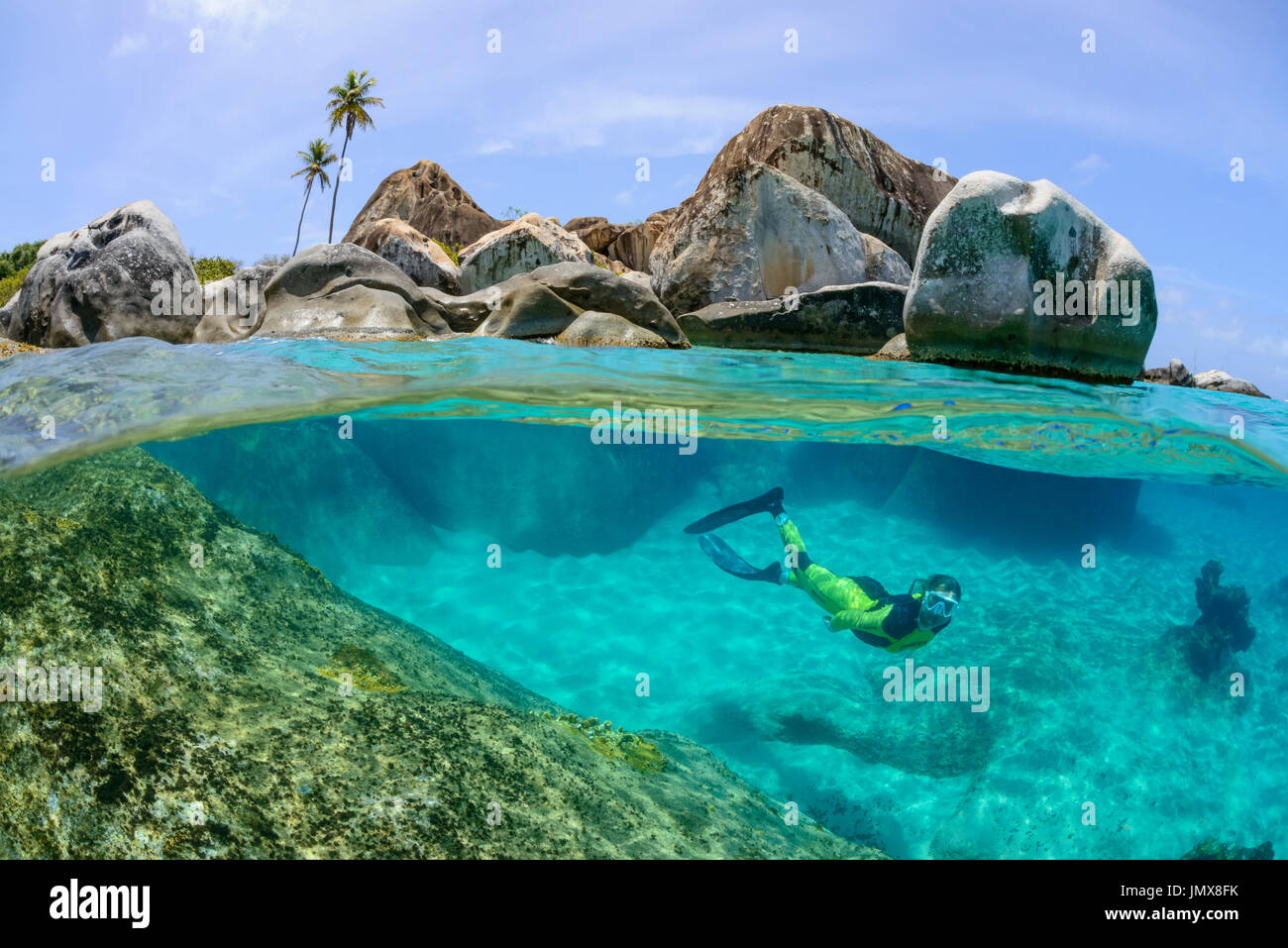 I bagni, Splitlevel con snorkeler e bloulder, bagni, Virgin Gorda Isola, Isole Vergini Britanniche, Mar dei Caraibi Foto Stock