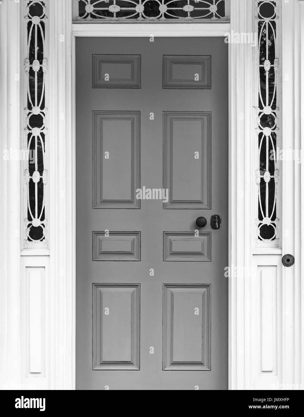 La porta anteriore di un vecchio Sag Harbor home sulla strada principale di Sag Harbor, NY Foto Stock