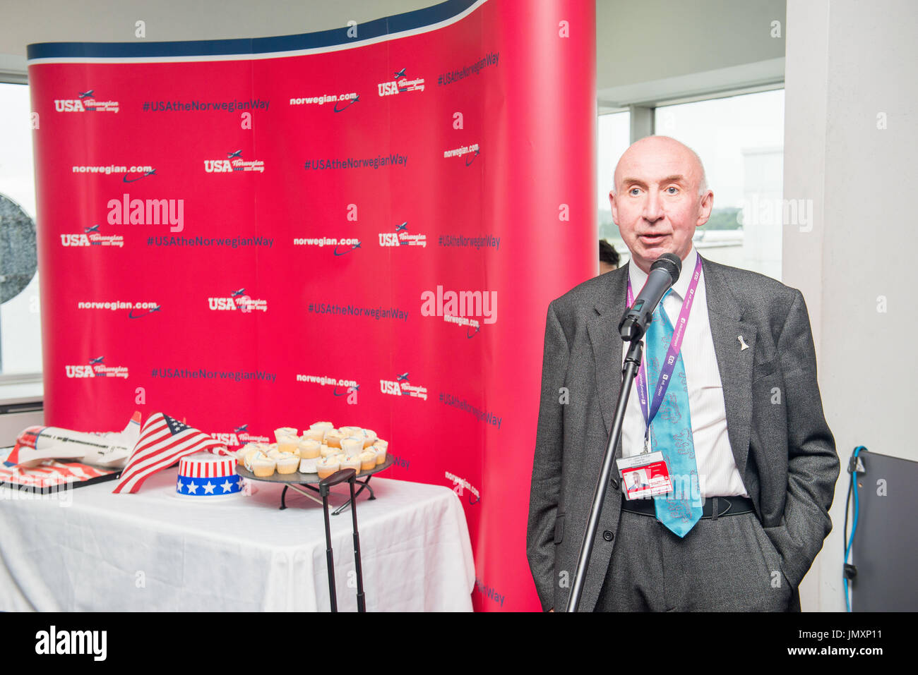Foto: Direttore generale norvegese Bjorn Kjos, presidente dell'aeroporto di Edimburgo Sir John Elvidge e ministro per il devel internazionale Foto Stock