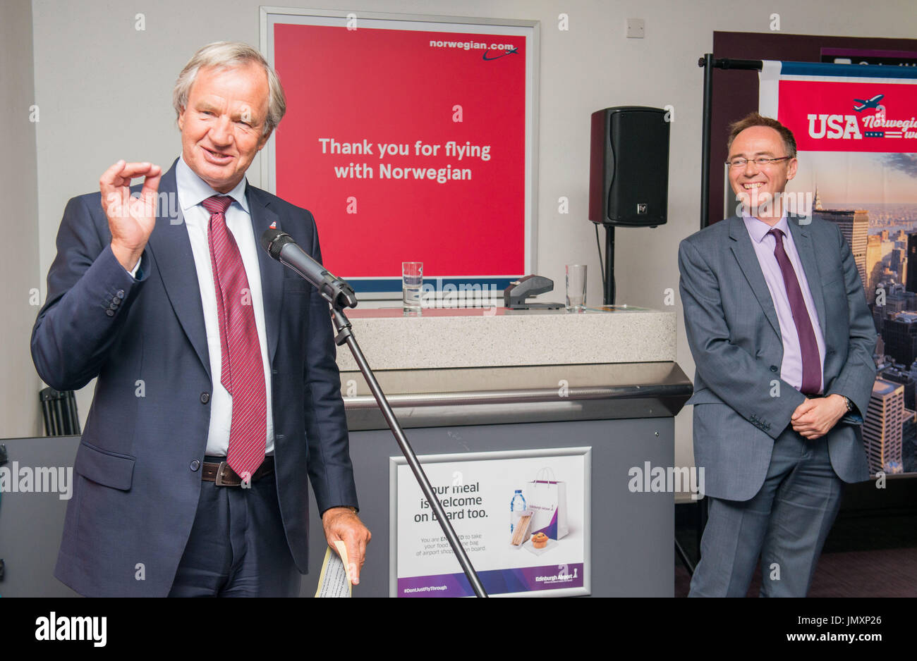 Foto: Direttore generale norvegese Bjorn Kjos, presidente dell'aeroporto di Edimburgo Sir John Elvidge e ministro per il devel internazionale Foto Stock