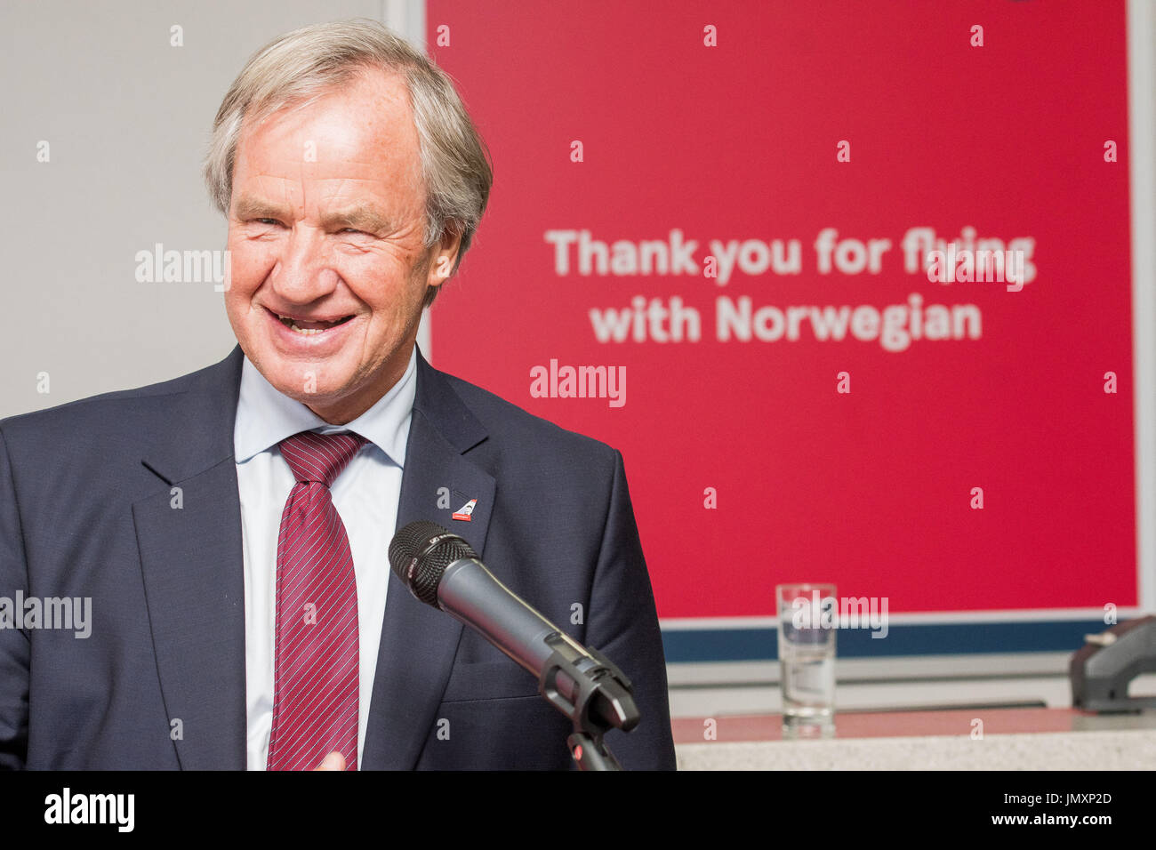 Foto: Direttore generale norvegese Bjorn Kjos, presidente dell'aeroporto di Edimburgo Sir John Elvidge e ministro per il devel internazionale Foto Stock