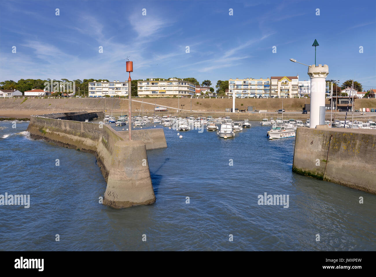 Porto e Faro di Saint-Michel-Chef-Chef nella Loire-Atlantique dipartimento in Francia occidentale. Foto Stock