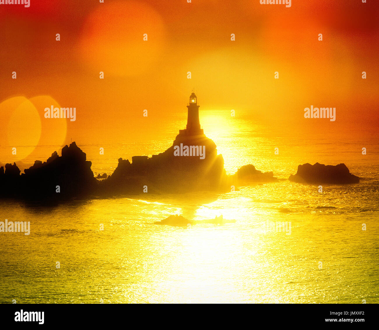 GB - JERSEY: Faro la Corbiere al tramonto (foto NAG850964m di Edmund Nagele FRPS) Foto Stock