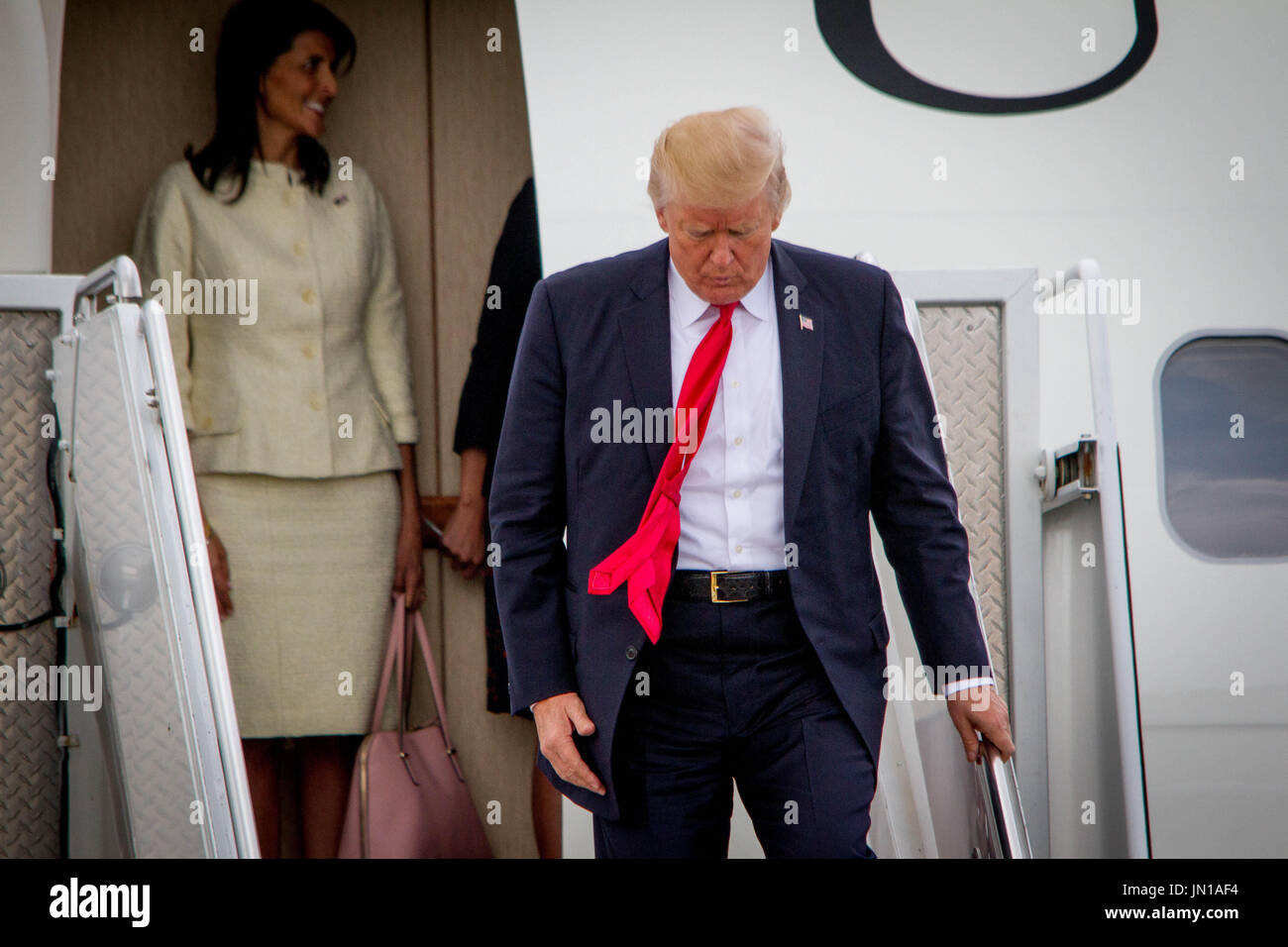 Ronkonkoma, New York, Stati Uniti d'America. 28 Luglio, 2017. Presidente Donald Trump approda Air Force One in Ronkonkoma, NY, Venerdì, 28 luglio 2017. Credito: Michael Candelori/Alamy Live News Foto Stock