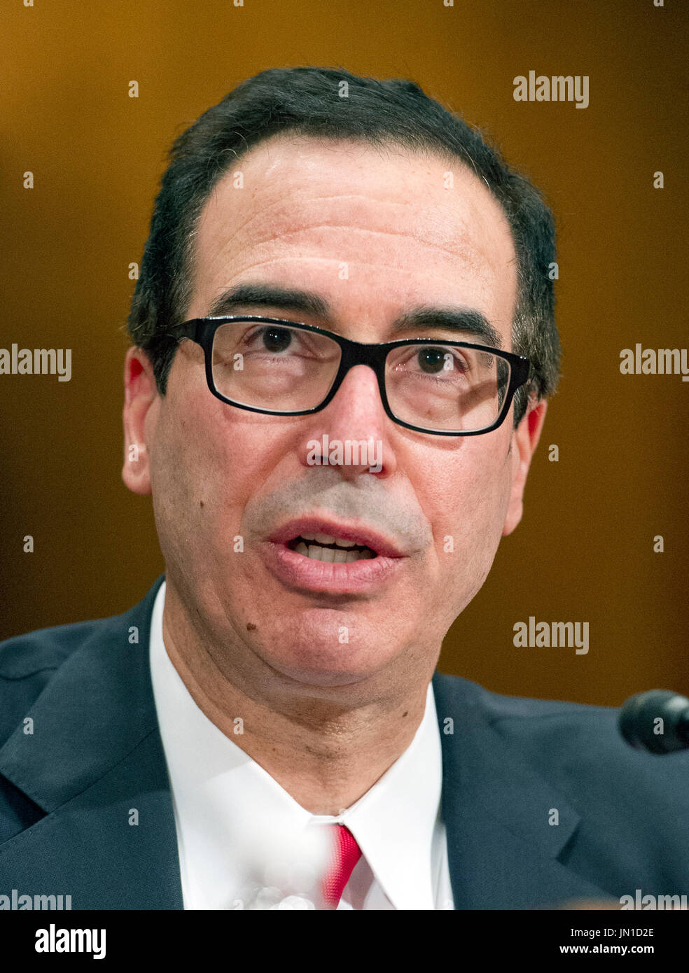 Stati Uniti Segretario del Tesoro Steven Mnuchin testimonia davanti al Senato degli Stati Uniti Comitato degli stanziamenti nel corso dell'audizione di rivedere l'anno fiscale 2018 richiesta di budget per il Dipartimento del Tesoro del Campidoglio di Washington DC su Mercoledì, 26 luglio 2017. · Nessun filo servizio · Foto: Ron Sachs/consolidato/dpa Foto Stock